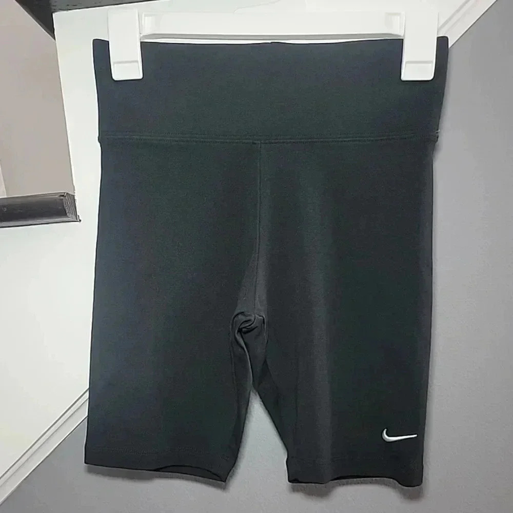 Nike Sportswear Essential Biker Shorts Black Womens Small Workout Athletic Gym